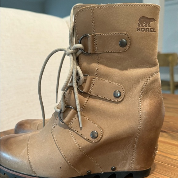 Sorel Joan of Arctic Wedge Ankle Boot size 7. Sold out on Anthropologie site. - Picture 1 of 5